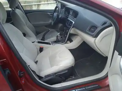 Veículo de Sucata volvo v40 fastback (525) d2 do ano 2013 alimentado d4162t