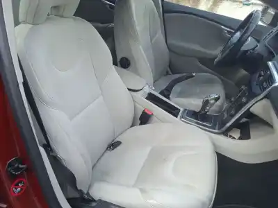 Veículo de Sucata volvo v40 fastback (525) d2 do ano 2013 alimentado d4162t