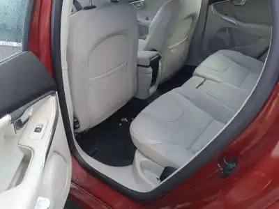 Veículo de Sucata volvo v40 fastback (525) d2 do ano 2013 alimentado d4162t