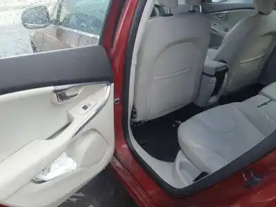 Veículo de Sucata volvo v40 fastback (525) d2 do ano 2013 alimentado d4162t