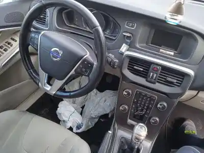 Veículo de Sucata volvo v40 fastback (525) d2 do ano 2013 alimentado d4162t