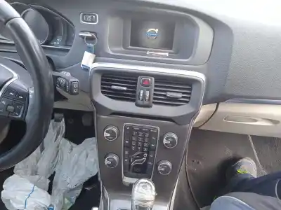 Veículo de Sucata volvo v40 fastback (525) d2 do ano 2013 alimentado d4162t