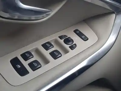 Veículo de Sucata volvo v40 fastback (525) d2 do ano 2013 alimentado d4162t