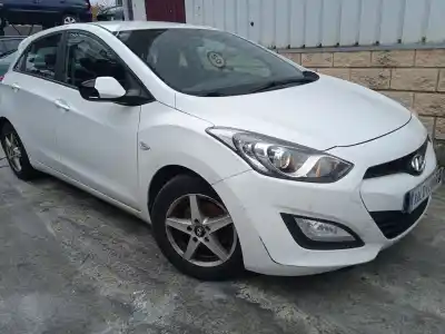 Veicolo di demolizione HYUNDAI I30 (GD) 1.4 CRDI dell'anno 2015 alimentato D4FC