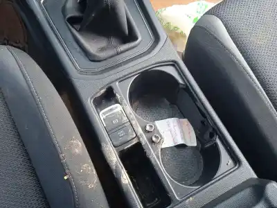 Sloopvoertuig volkswagen touran (5t1) 1.6 tdi van het jaar 2018 aangedreven dgda