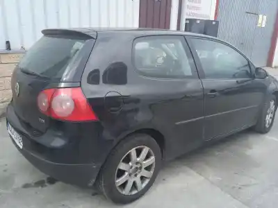 Veículo de Sucata volkswagen golf v (1k1) 1.9 tdi do ano 2004 alimentado bkc