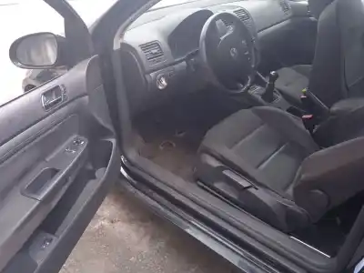 Veículo de Sucata volkswagen golf v (1k1) 1.9 tdi do ano 2004 alimentado bkc