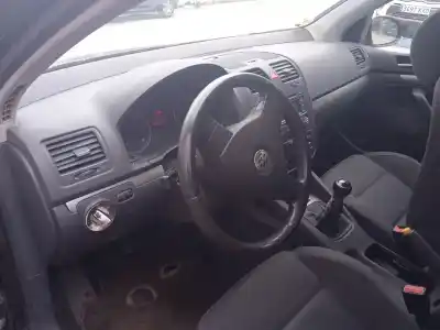 Veículo de Sucata volkswagen golf v (1k1) 1.9 tdi do ano 2004 alimentado bkc