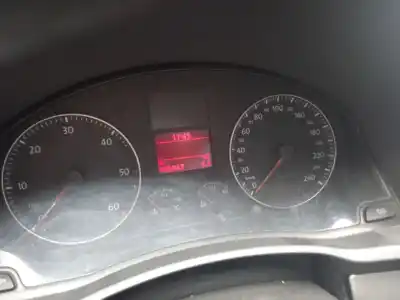 Veículo de Sucata volkswagen golf v (1k1) 1.9 tdi do ano 2004 alimentado bkc