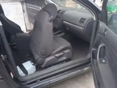 Veículo de Sucata volkswagen golf v (1k1) 1.9 tdi do ano 2004 alimentado bkc