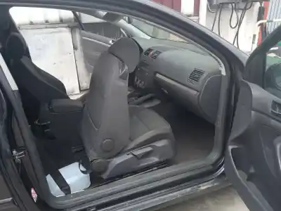 Veículo de Sucata volkswagen golf v (1k1) 1.9 tdi do ano 2004 alimentado bkc