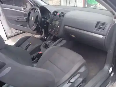 Veículo de Sucata volkswagen golf v (1k1) 1.9 tdi do ano 2004 alimentado bkc