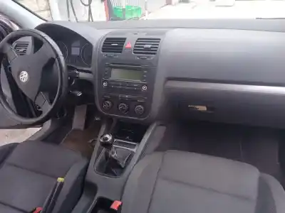 Veículo de Sucata volkswagen golf v (1k1) 1.9 tdi do ano 2004 alimentado bkc