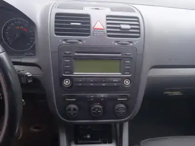 Veículo de Sucata volkswagen golf v (1k1) 1.9 tdi do ano 2004 alimentado bkc