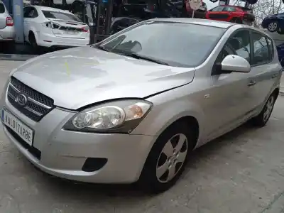 Veículo de Sucata kia cee'd fastback (ed) 1.6 crdi 115 do ano 2007 alimentado d4fb