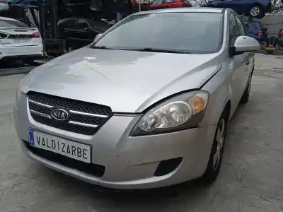Veículo de Sucata kia cee'd fastback (ed) 1.6 crdi 115 do ano 2007 alimentado d4fb