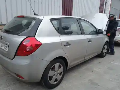 Veículo de Sucata kia cee'd fastback (ed) 1.6 crdi 115 do ano 2007 alimentado d4fb
