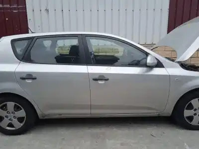 Veículo de Sucata kia cee'd fastback (ed) 1.6 crdi 115 do ano 2007 alimentado d4fb