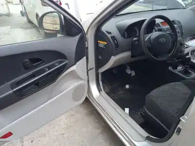 Veículo de Sucata kia cee'd fastback (ed) 1.6 crdi 115 do ano 2007 alimentado d4fb