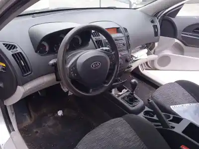 Veículo de Sucata kia cee'd fastback (ed) 1.6 crdi 115 do ano 2007 alimentado d4fb