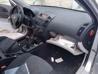 Veículo de Sucata kia cee'd fastback (ed) 1.6 crdi 115 do ano 2007 alimentado d4fb