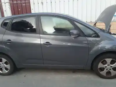 Sloopvoertuig kia venga (yn) 1.6 crdi 128 van het jaar 2010 aangedreven d4fb