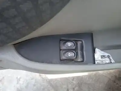 Veículo de Sucata renault kangoo (kc0/1_) 1.9 dci 4x4 do ano 2006 alimentado f9q790