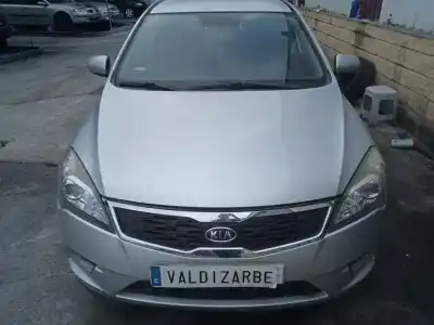 Veículo de Sucata kia cee'd fastback (ed) 1.6 crdi 115 do ano 2010 alimentado d4fb