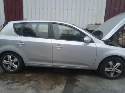 Veículo de Sucata kia cee'd fastback (ed) 1.6 crdi 115 do ano 2010 alimentado d4fb
