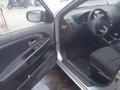 Veículo de Sucata kia cee'd fastback (ed) 1.6 crdi 115 do ano 2010 alimentado d4fb