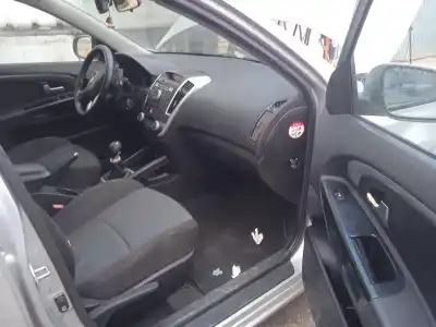 Veículo de Sucata kia cee'd fastback (ed) 1.6 crdi 115 do ano 2010 alimentado d4fb