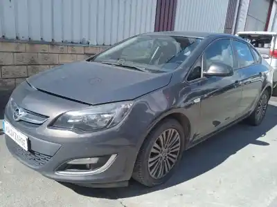 Véhicule à la ferraille opel astra j sedán 1.7 cdti (69) de l'année 2013 alimenté a17dts