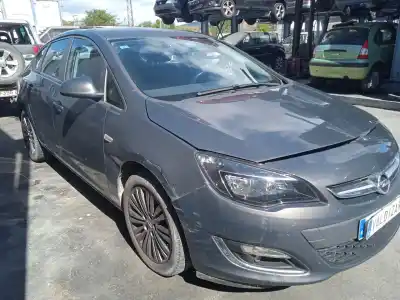 Véhicule à la ferraille opel astra j sedán 1.7 cdti (69) de l'année 2013 alimenté a17dts