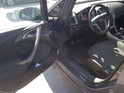 Véhicule à la ferraille opel astra j sedán 1.7 cdti (69) de l'année 2013 alimenté a17dts