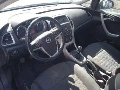 Véhicule à la ferraille opel astra j sedán 1.7 cdti (69) de l'année 2013 alimenté a17dts