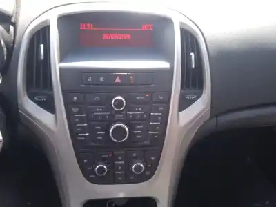 Véhicule à la ferraille opel astra j sedán 1.7 cdti (69) de l'année 2013 alimenté a17dts