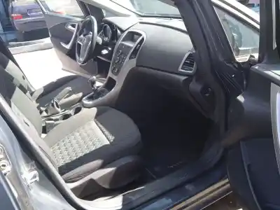 Véhicule à la ferraille opel astra j sedán 1.7 cdti (69) de l'année 2013 alimenté a17dts