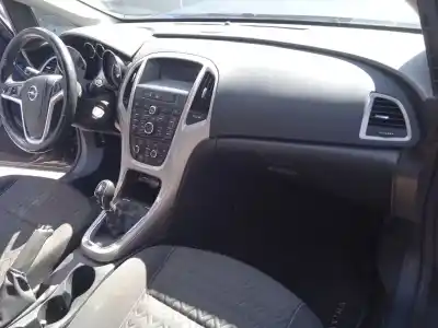 Véhicule à la ferraille opel astra j sedán 1.7 cdti (69) de l'année 2013 alimenté a17dts