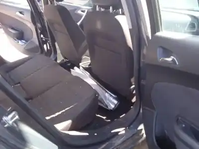 Véhicule à la ferraille opel astra j sedán 1.7 cdti (69) de l'année 2013 alimenté a17dts