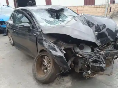 Veículo de Sucata audi a3 sportback (8ya) 30 tfsi mild hybrid do ano 2023 alimentado dlaa