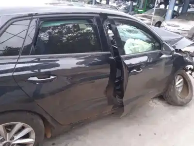 Veículo de Sucata audi a3 sportback (8ya) 30 tfsi mild hybrid do ano 2023 alimentado dlaa