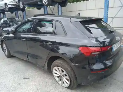 Veículo de Sucata audi a3 sportback (8ya) 30 tfsi mild hybrid do ano 2023 alimentado dlaa