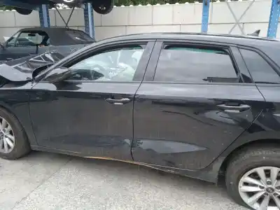 Veículo de Sucata audi a3 sportback (8ya) 30 tfsi mild hybrid do ano 2023 alimentado dlaa