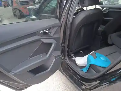 Veículo de Sucata audi a3 sportback (8ya) 30 tfsi mild hybrid do ano 2023 alimentado dlaa