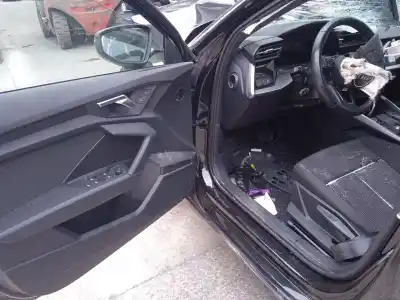 Veículo de Sucata audi a3 sportback (8ya) 30 tfsi mild hybrid do ano 2023 alimentado dlaa