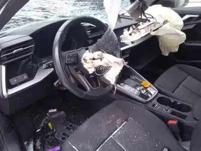 Veículo de Sucata audi a3 sportback (8ya) 30 tfsi mild hybrid do ano 2023 alimentado dlaa