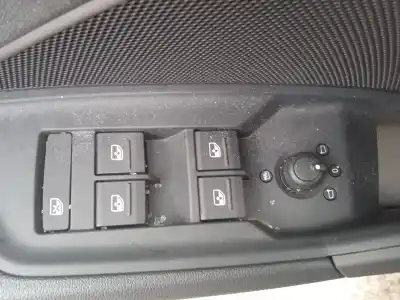 Veículo de Sucata audi a3 sportback (8ya) 30 tfsi mild hybrid do ano 2023 alimentado dlaa