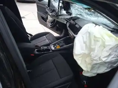 Veículo de Sucata audi a3 sportback (8ya) 30 tfsi mild hybrid do ano 2023 alimentado dlaa