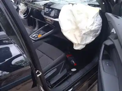 Veículo de Sucata audi a3 sportback (8ya) 30 tfsi mild hybrid do ano 2023 alimentado dlaa