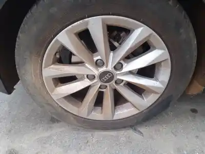 Veículo de Sucata audi a3 sportback (8ya) 30 tfsi mild hybrid do ano 2023 alimentado dlaa